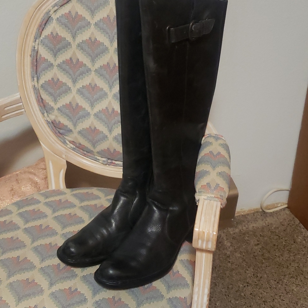 Crown riding boots